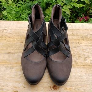 Earth Pump Size 10 fits like 9
